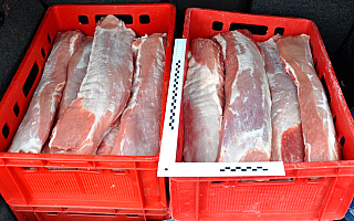 Ukradli 2,5 tony mięsa. Dwaj pracownicy ubojni złapani na gorącym uczynku